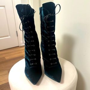 Charles David Booties Sz 9